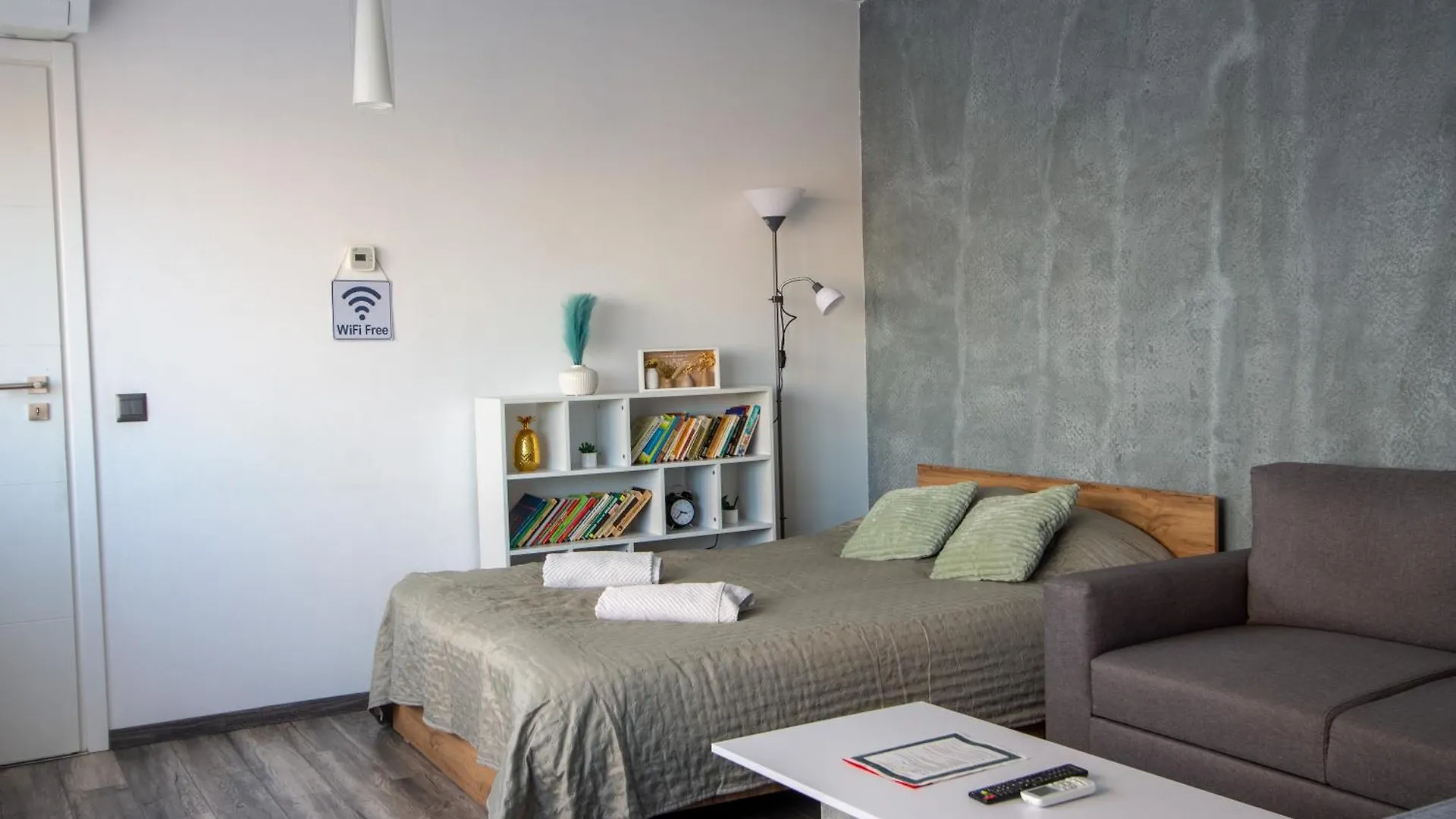 Central Studio Bucharest 0*,  Romania